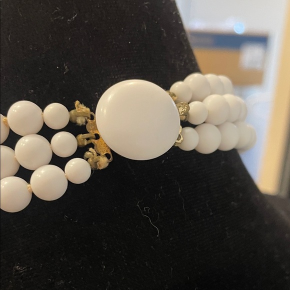 Elegant White Beaded Necklace 3 strands - Picture 2 of 2